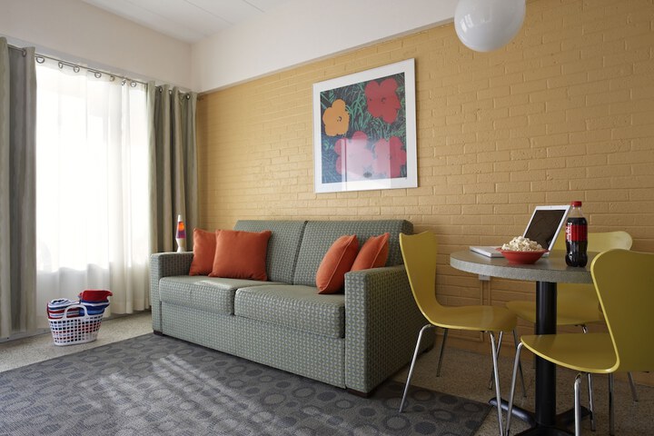 Room 16 of 37