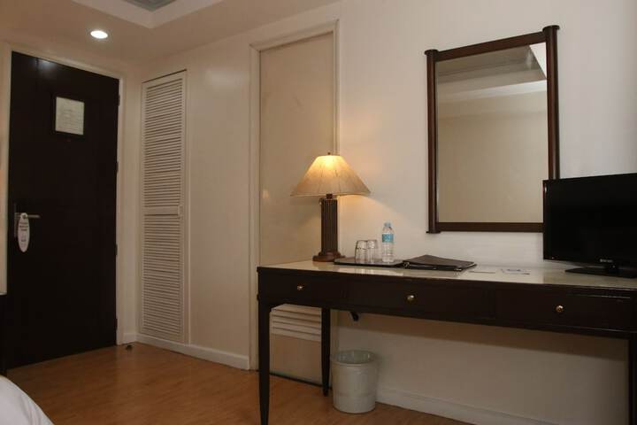 Room 51 of 77