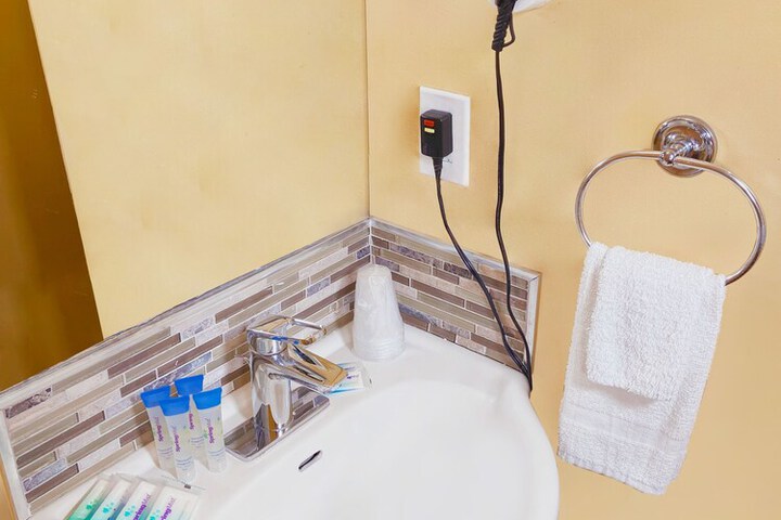 Bathroom sink