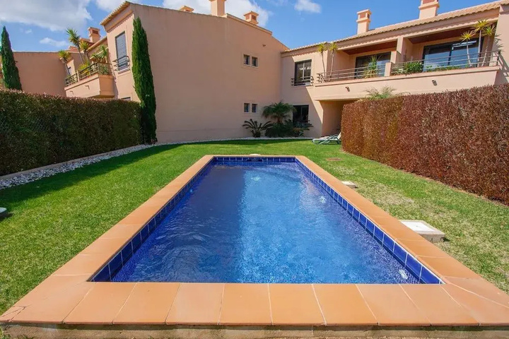 Pool 11 of 17