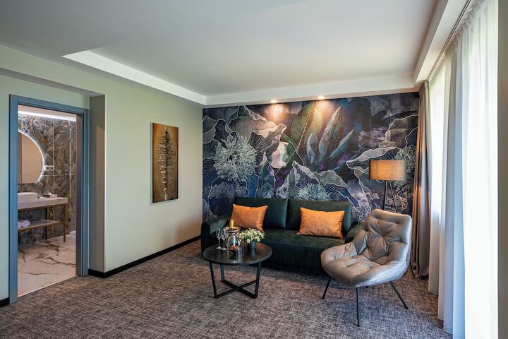 Room 8 of 68