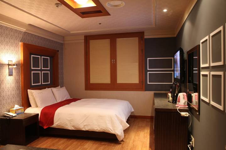 Room 6 of 35