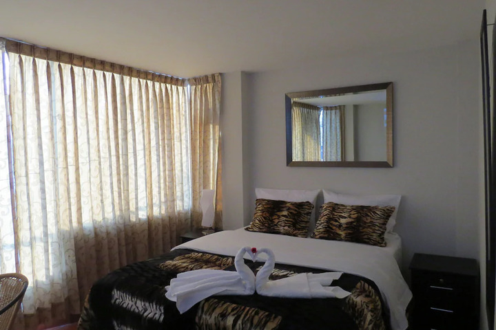 Room 6 of 10