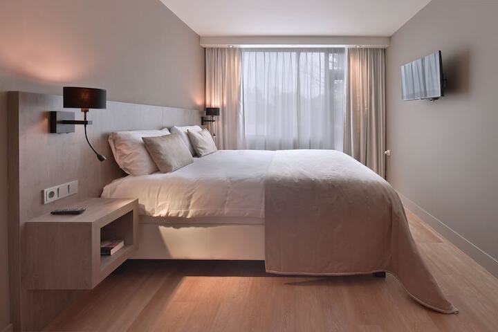 Room 8 of 74