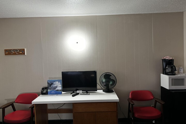 Room 27 of 168
