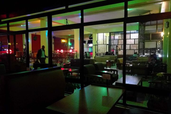 Lounge 26 of 31