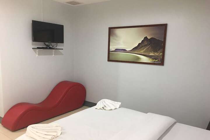 Room 4 of 18