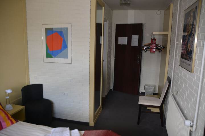 Room 3 of 26