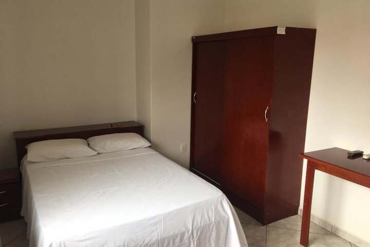 Room 6 of 14