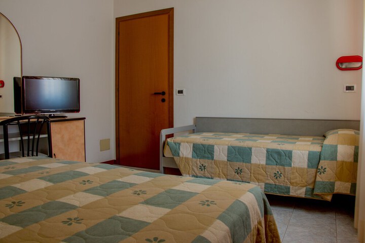 Room 10 of 48