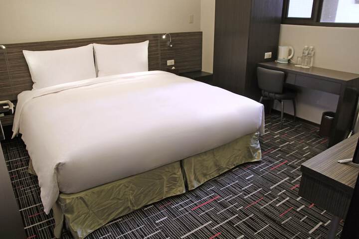 Room 10 of 37