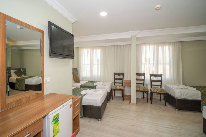 Room 7 of 90