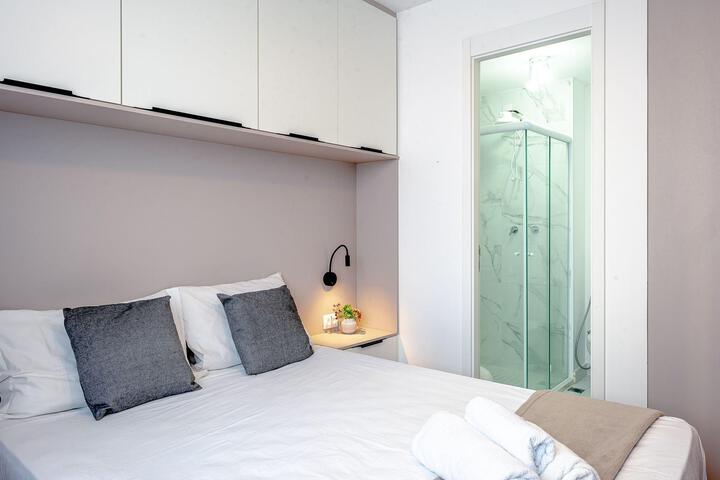 Room 6 of 39