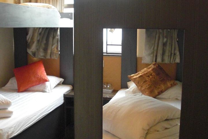 Room 8 of 30