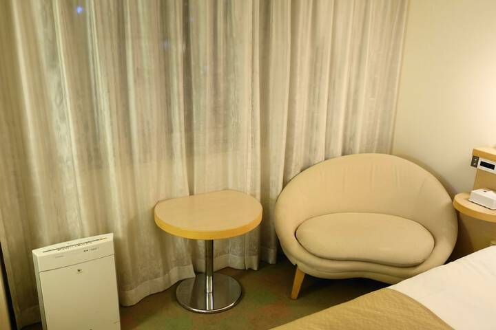 Room 22 of 90