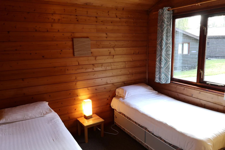 Room 4 of 9