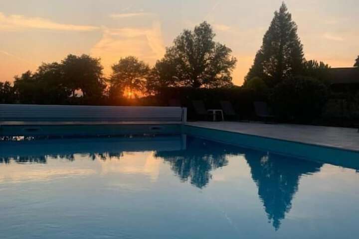 Pool 10 of 22