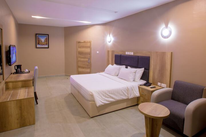 Room 12 of 19