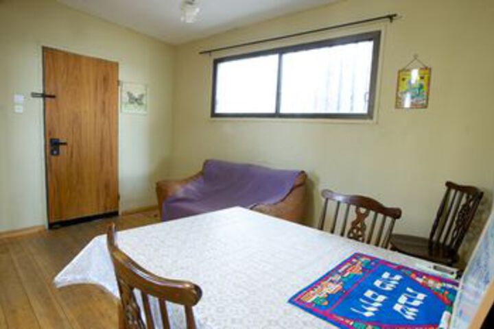 Room 32 of 42