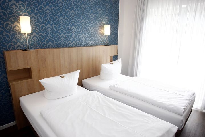 Room 4 of 28