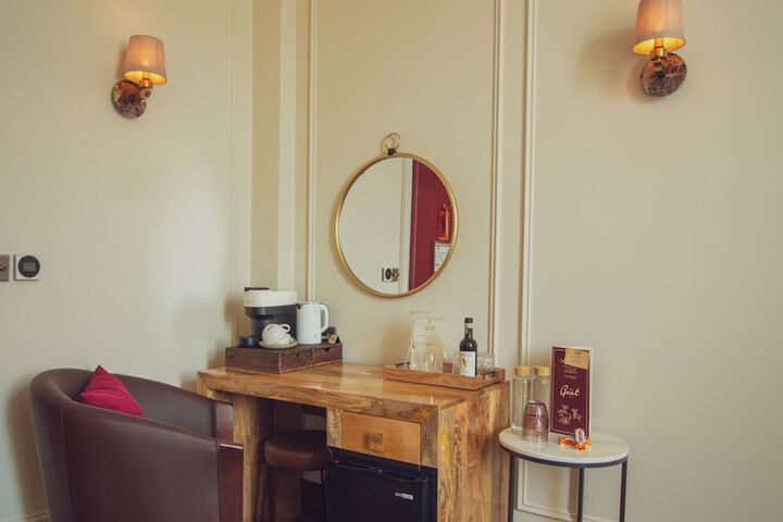 Room 12 of 16