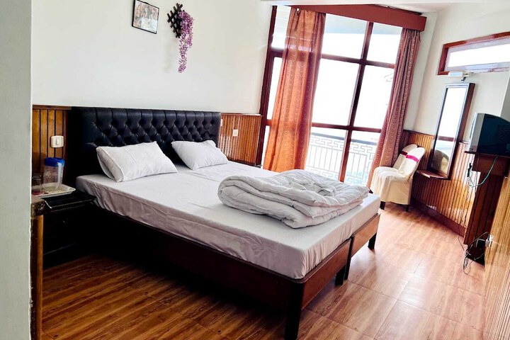 Room 9 of 29