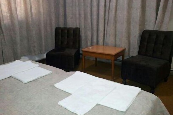 Room 10 of 32