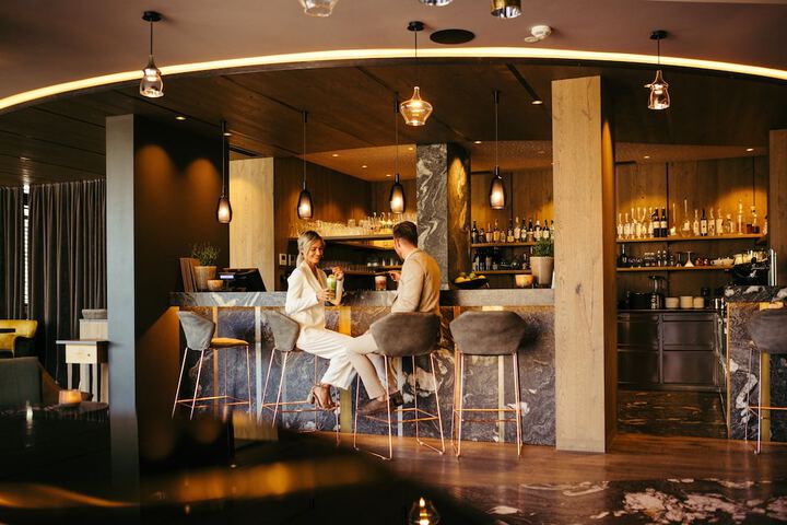 Lounge 106 of 113