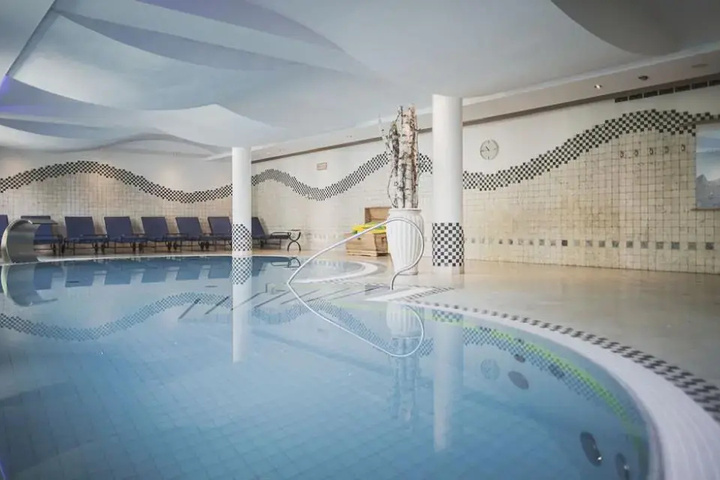 Pool 13 of 23