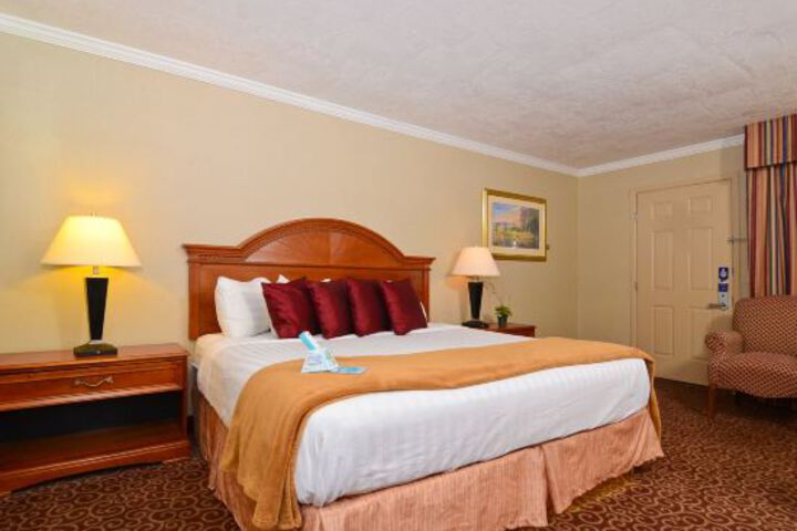 Red Arrow Inn & Suites