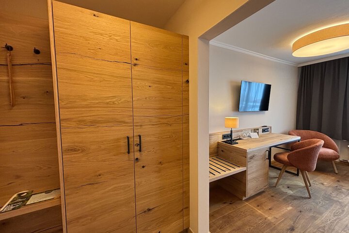 Room 28 of 144