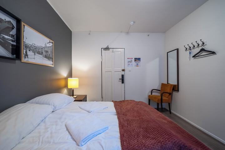 Room 8 of 97