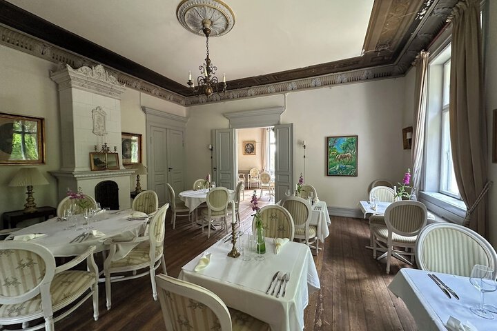 Dining 63 of 77