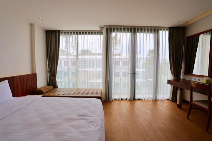 Room 7 of 25