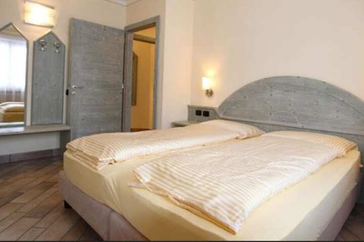 Room 2 of 19