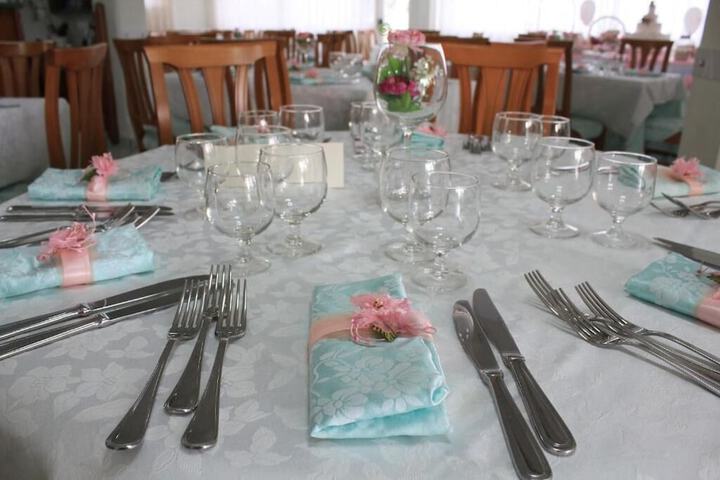 Dining 8 of 25