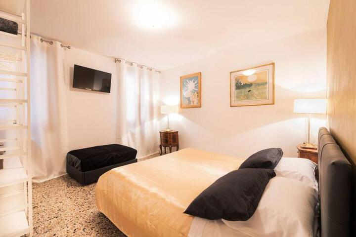 ANDREA Venice FLAT 1st Floor