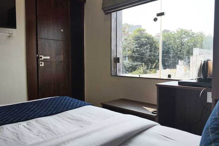 Room 11 of 29
