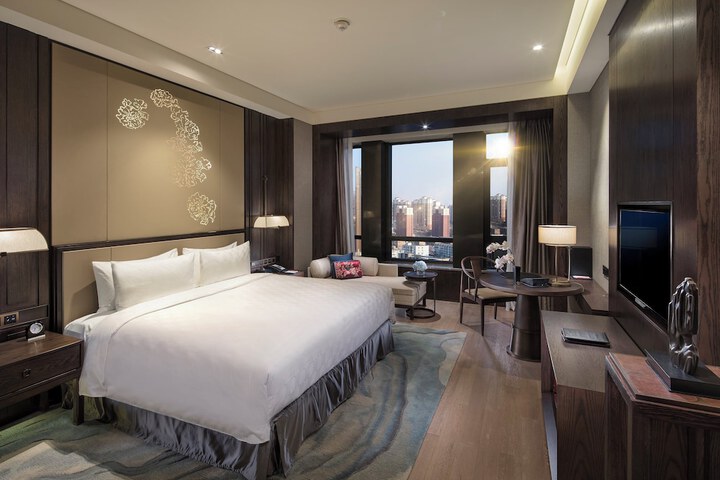Room 9 of 27