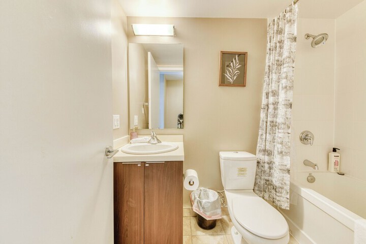 Room 6 of 6