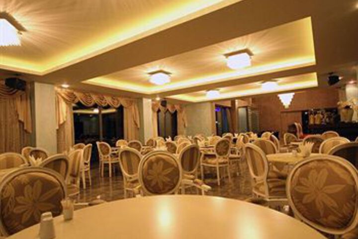 Dining 24 of 29