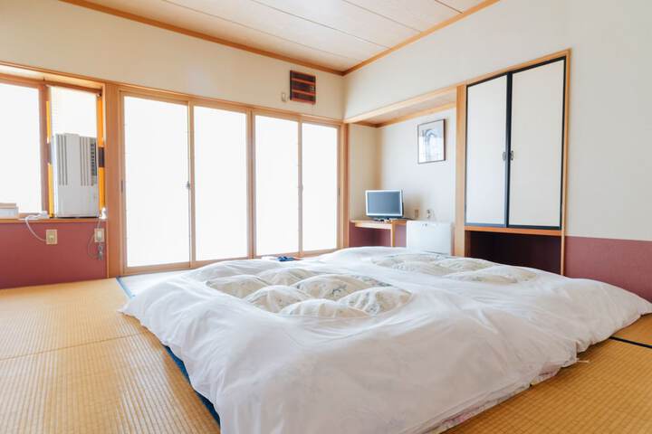 Room 4 of 50