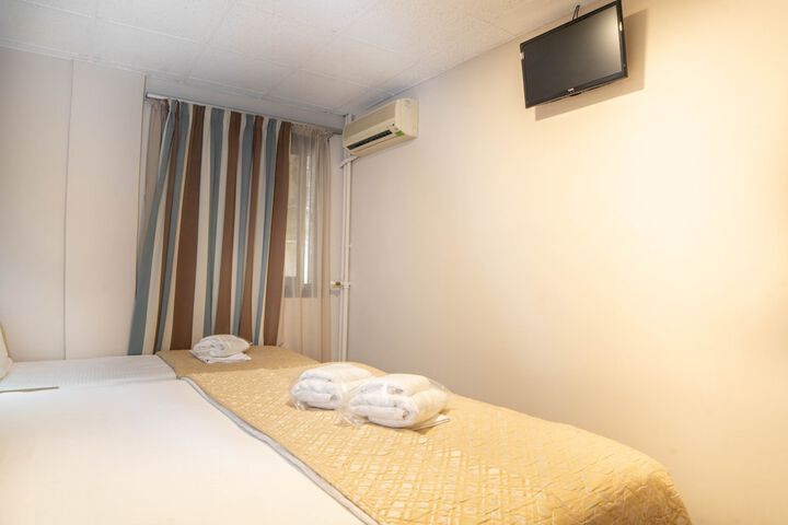 Room 53 of 120
