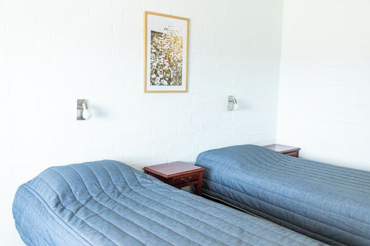 Room 6 of 33