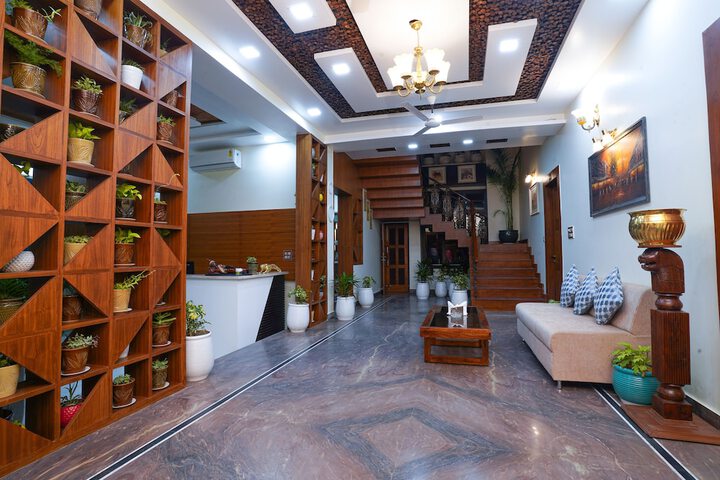 Hotel 6 of 7