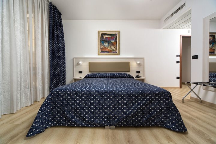 Room 26 of 120