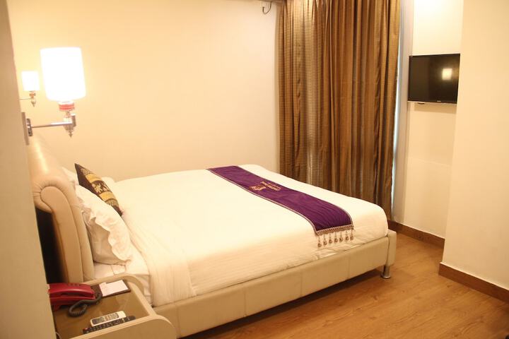 Room 25 of 34