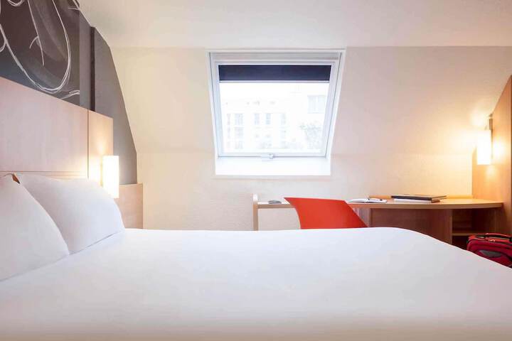 Room 16 of 34