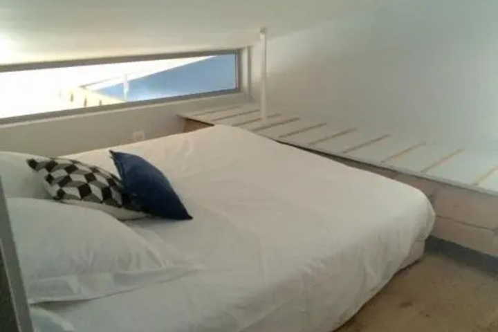 Room 5 of 7