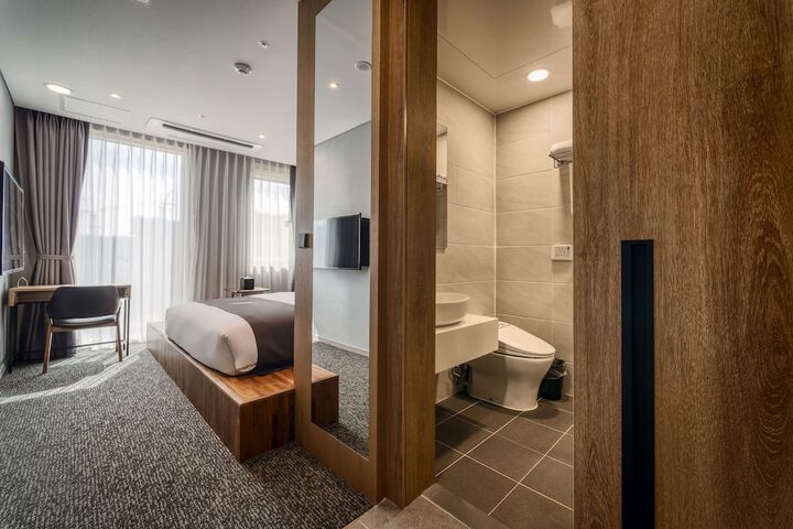 Room 49 of 84